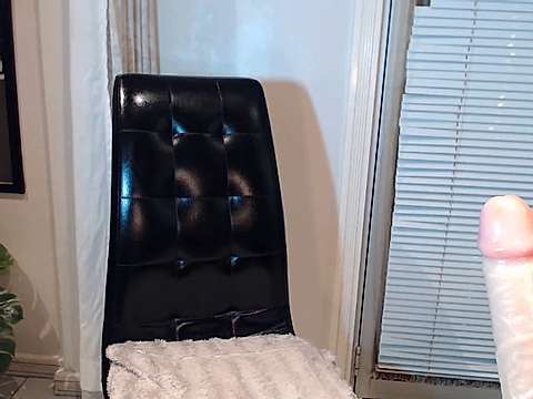 Africanbustylady naked stripping on cam for live sex video chat