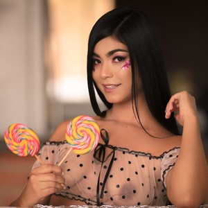 AiriKim naked before webcam in live video chat