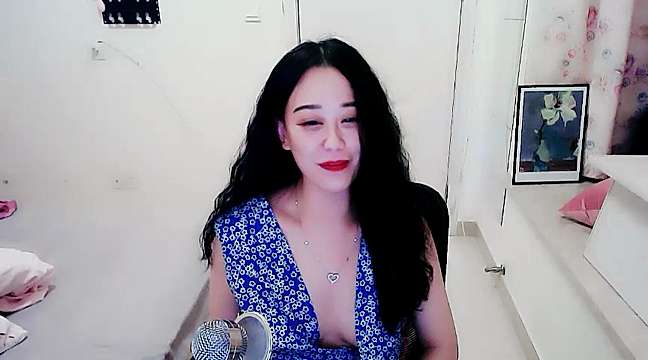 Alice-babe-shing naked stripping on cam for live sex video chat