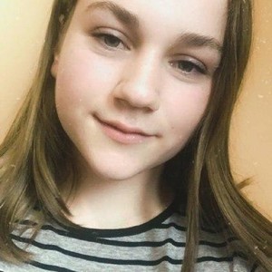 AliceHoward naked before webcam in live video chat