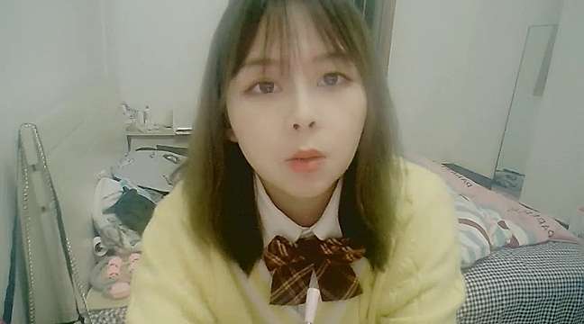 Aliceye naked stripping on cam for live sex video chat