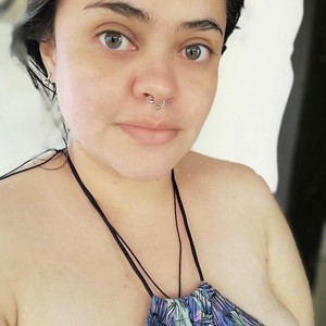 Aliciakinsley naked before webcam in live video chat
