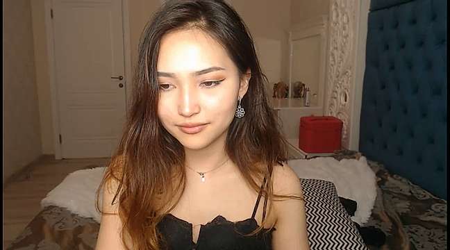 ami_mori naked stripping on cam for live sex video chat