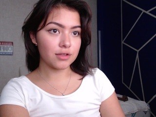 angelin-cute naked in her Live Sex Chat