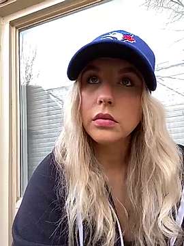 ariawoods naked stripping on cam for live sex video chat