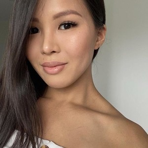 AussieAnna naked before webcam in live video chat