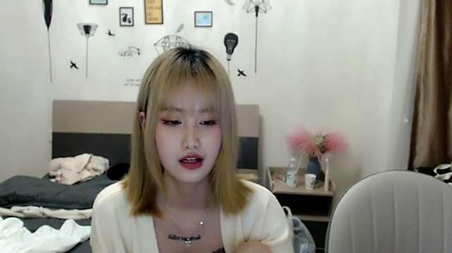 babyLiu naked stripping on cam for live sex video chat