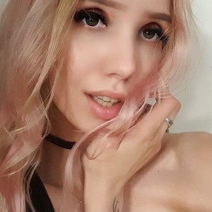 BellaSweeet naked before webcam in live video chat