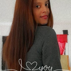 Caroliana02 naked before webcam in live video chat
