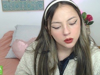 Cata , ? naked in her Live Sex Chat