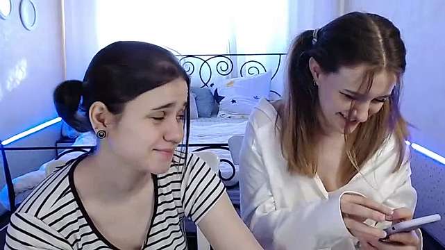 EllisEkans naked stripping on cam for live sex video chat