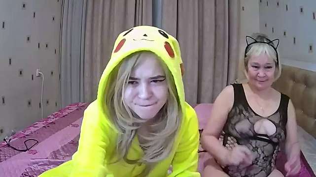 EmilyHoty naked stripping on cam for live sex video chat