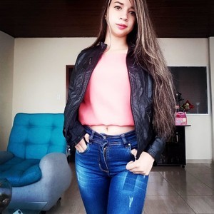 Erika_ds naked before webcam in live video chat