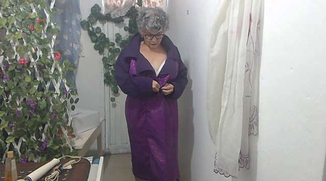 FunnyGrandma naked stripping on cam for live sex video chat