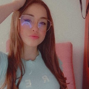 Hanna_hottiee naked before webcam in live video chat