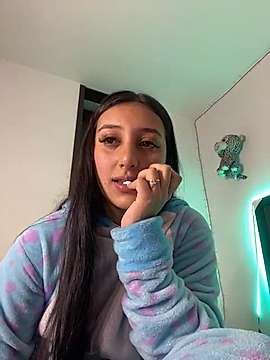 hanna_sweet_00 naked stripping on cam for live sex video chat
