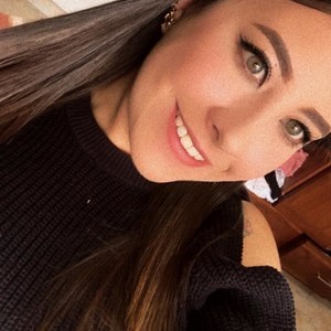 Hanna_tn naked before webcam in live video chat