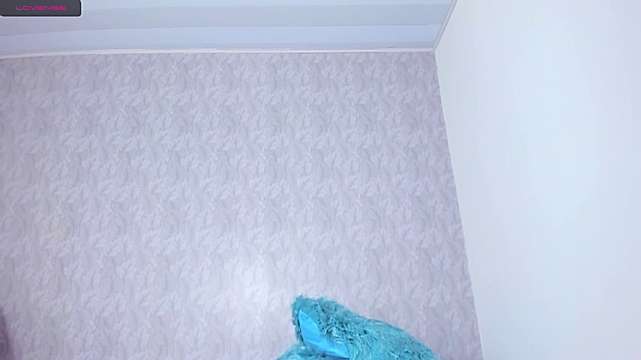 hannahh_queen naked stripping on cam for live sex video chat