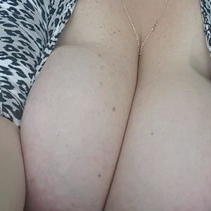 hugetits000 naked before webcam in live video chat