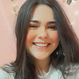 IsabellaGreen naked before webcam in live video chat