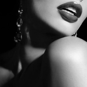 Iva_Art naked before webcam in live video chat