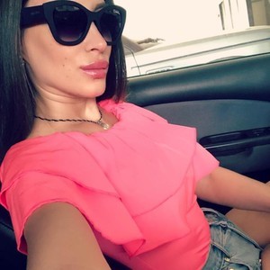 JeyceeX naked before webcam in live video chat