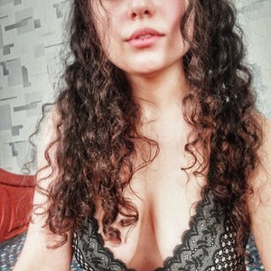JulieBerryX naked before webcam in live video chat
