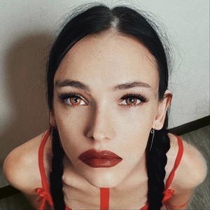 KattySteal naked before webcam in live video chat