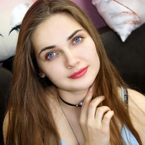 KiannaShy naked before webcam in live video chat