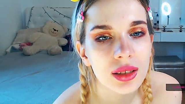 _Kylie_Pink_ naked stripping on cam for live sex video chat