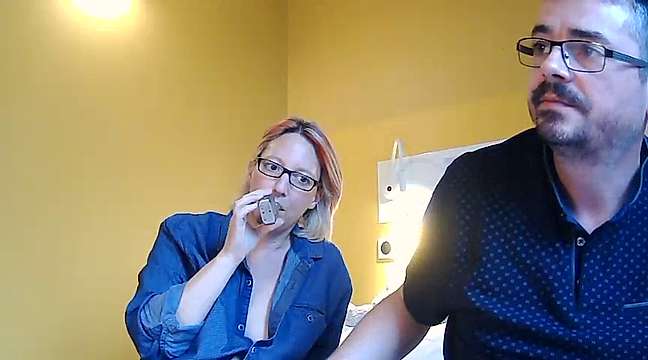 Ladysexe naked stripping on cam for live sex video chat