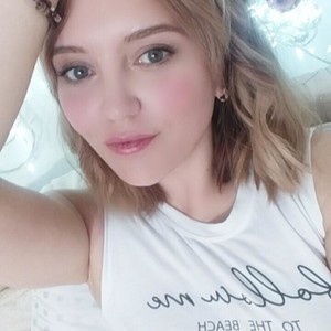 LaraFoxx naked before webcam in live video chat