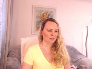 LauraSky naked in her Live Sex Chat