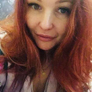 Lisa_ginger naked before webcam in live video chat