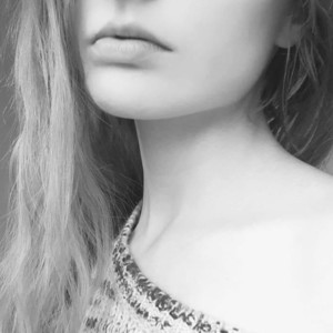 Little_leia naked before webcam in live video chat