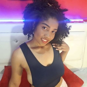 Madelene8 naked before webcam in live video chat