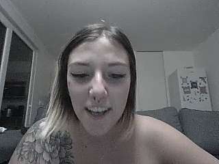 Meilina_Smith naked stripping on cam for live sex video chat