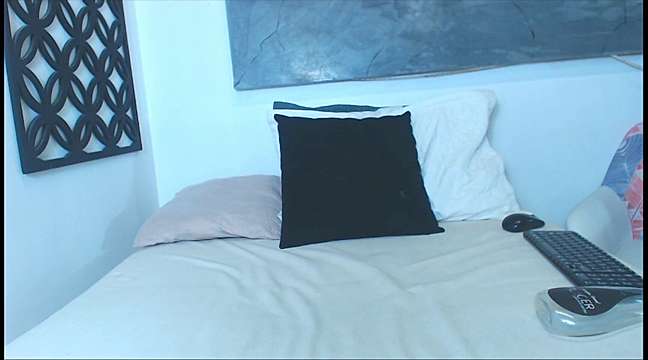 mia_biscuit_ naked stripping on cam for live sex video chat