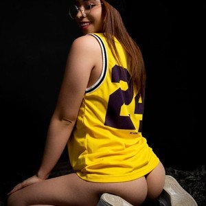 MiaJohnsson naked before webcam in live video chat