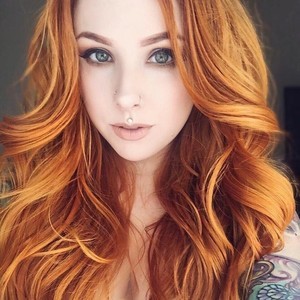 MollyDiamond1 naked before webcam in live video chat