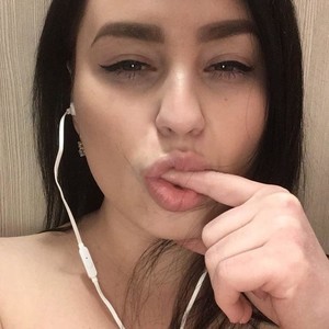 MrsAngelina naked before webcam in live video chat