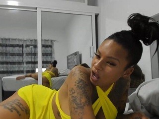 mulattomamii naked in her Live Sex Chat