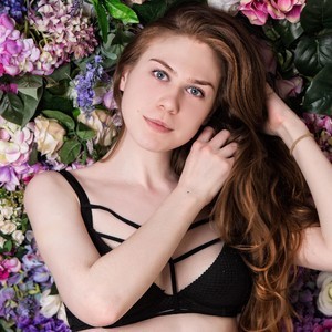 Nancy_Sun naked before webcam in live video chat