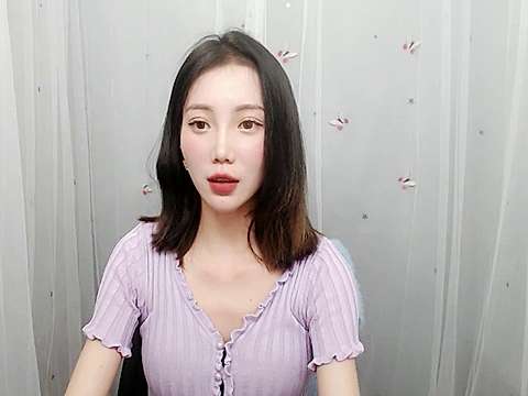 pineappleMiss naked stripping on cam for live sex video chat