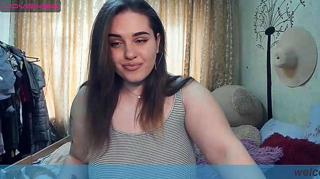 PrettyNikkiLove naked stripping on cam for live sex video chat