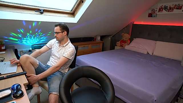 richardbaby2 naked stripping on cam for live sex video chat