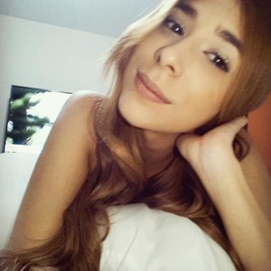 Saramancinii naked before webcam in live video chat