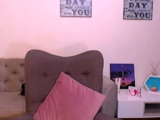 Scarlettleithon naked in her Live Sex Chat