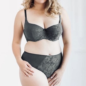 SecretLady35 naked before webcam in live video chat