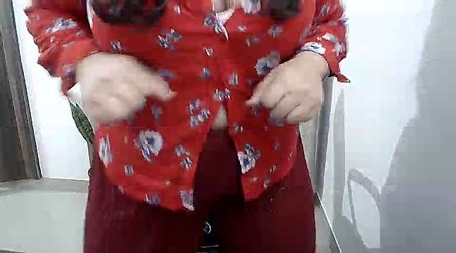 SexyHotCurves naked stripping on cam for live sex video chat